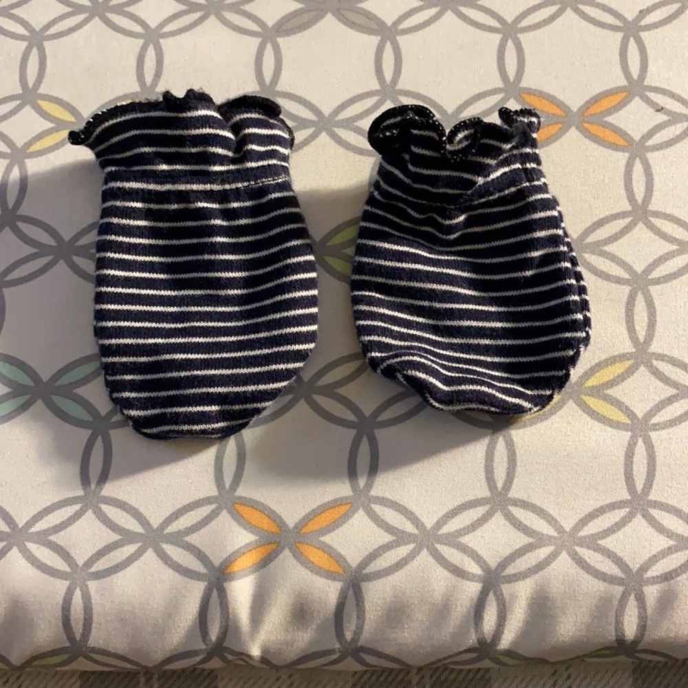Black & White Mittens
